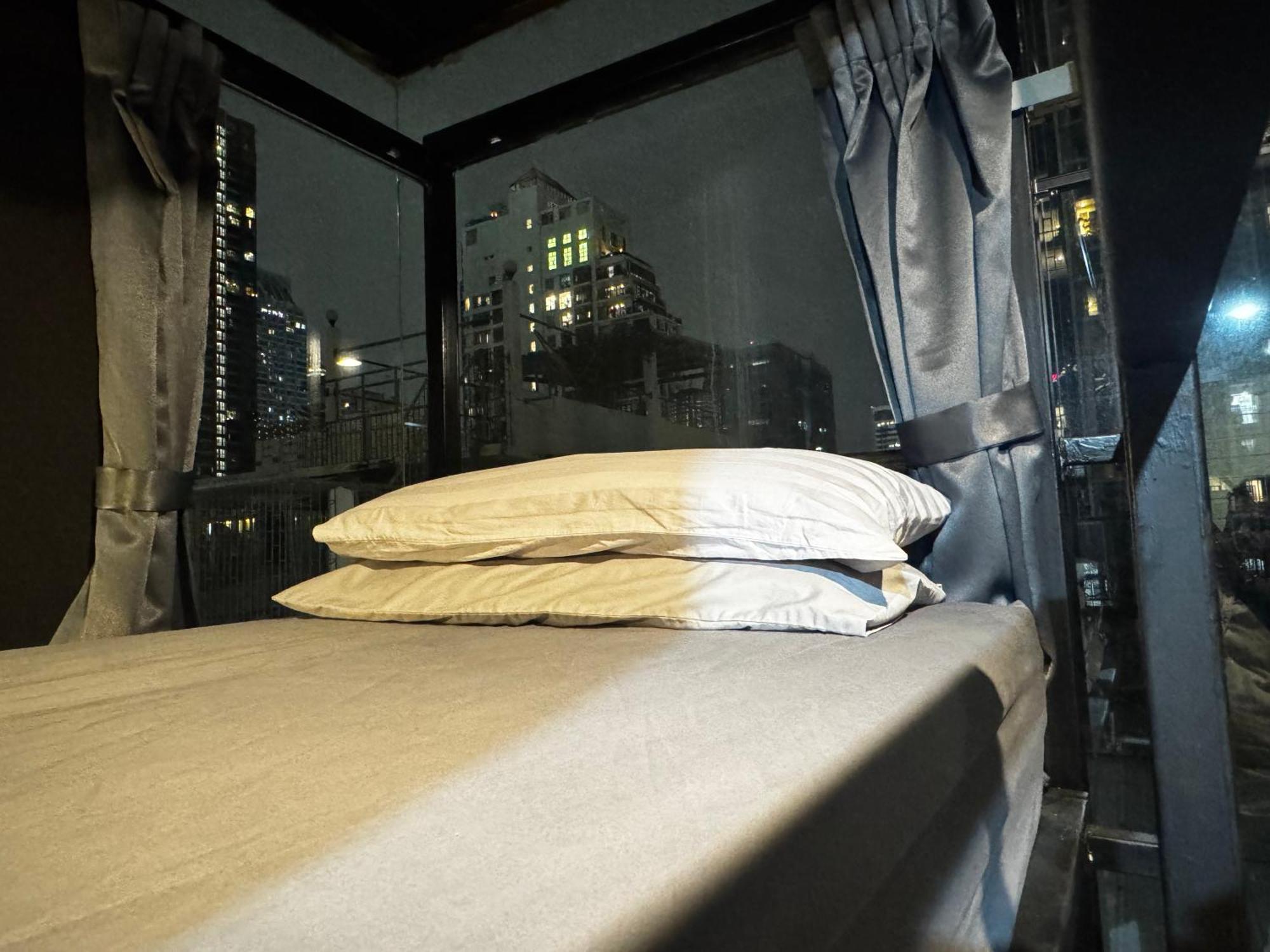 Stay At Pan Hostel Bangkok Bagian luar foto