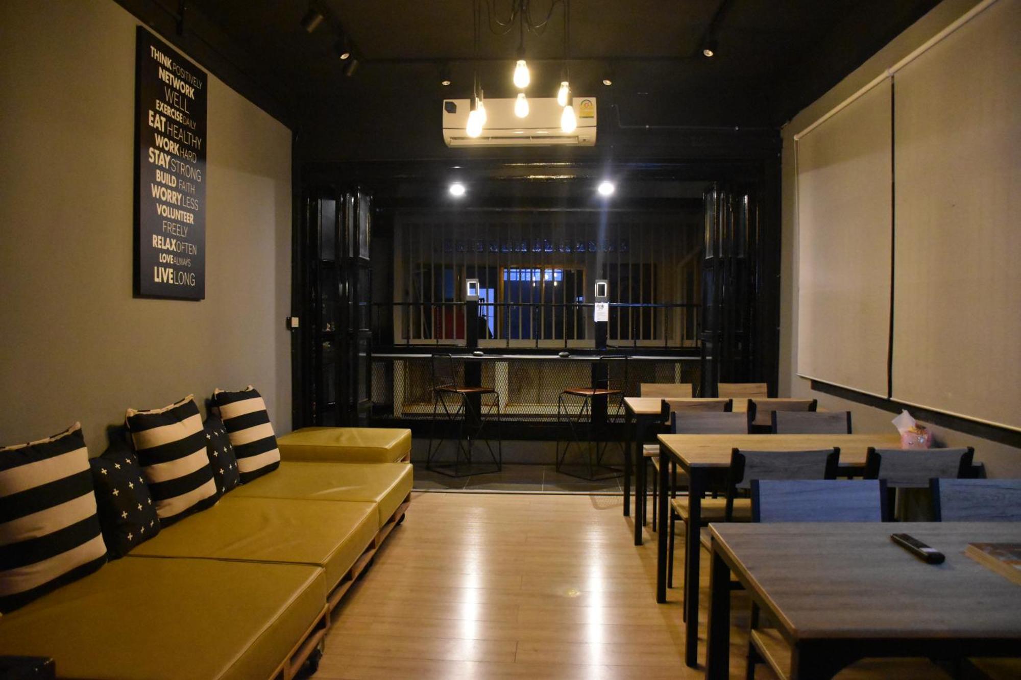 Stay At Pan Hostel Bangkok Bagian luar foto